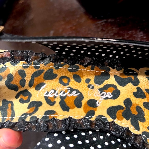 Bettie Page black patent peep-toe pumps, sz 6 - Picture 4 of 5